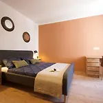 150m From Arena Colosseum Apartment