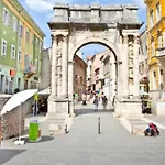 Апартаменты 150m From Arena Colosseum Пула