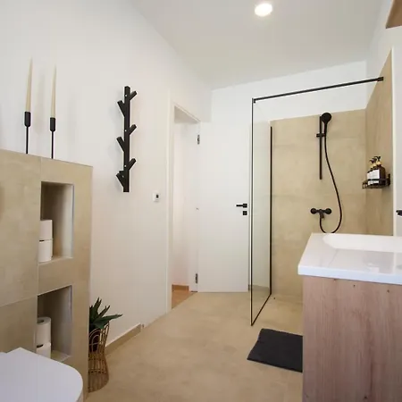 150m From Arena Colosseum * Póla