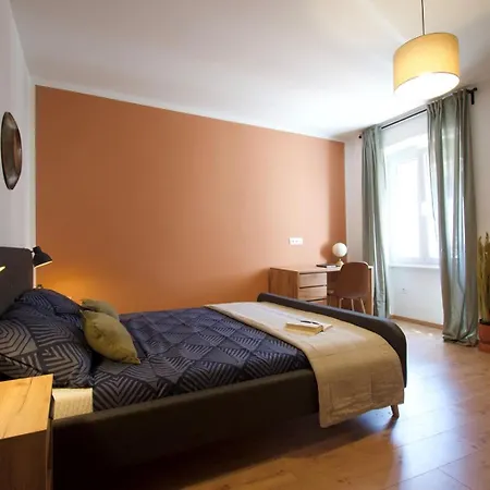 150m From Arena Colosseum